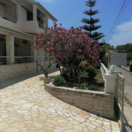 Makis Apartments อาร์ริลลาส ภายนอก รูปภาพ