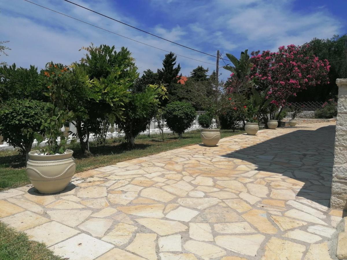 Makis Apartments อาร์ริลลาส ภายนอก รูปภาพ