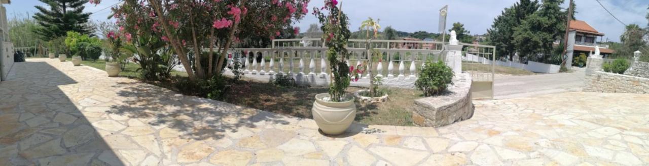 Makis Apartments อาร์ริลลาส ภายนอก รูปภาพ