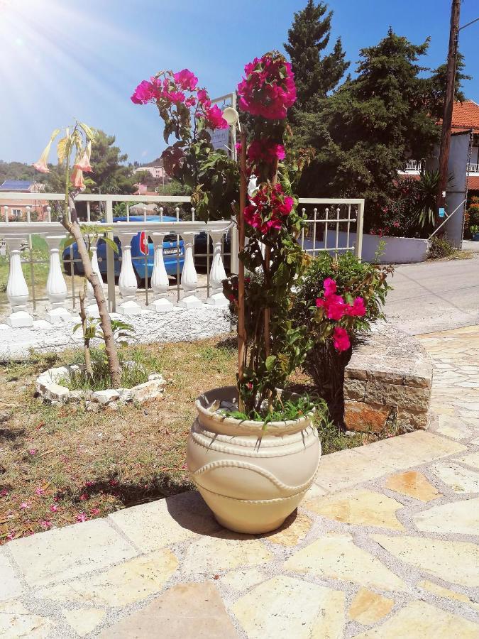 Makis Apartments อาร์ริลลาส ภายนอก รูปภาพ