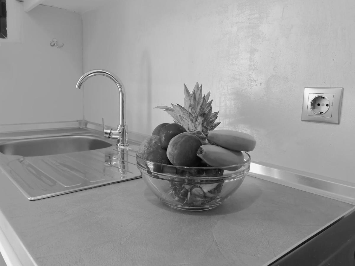 Makis Apartments อาร์ริลลาส ภายนอก รูปภาพ