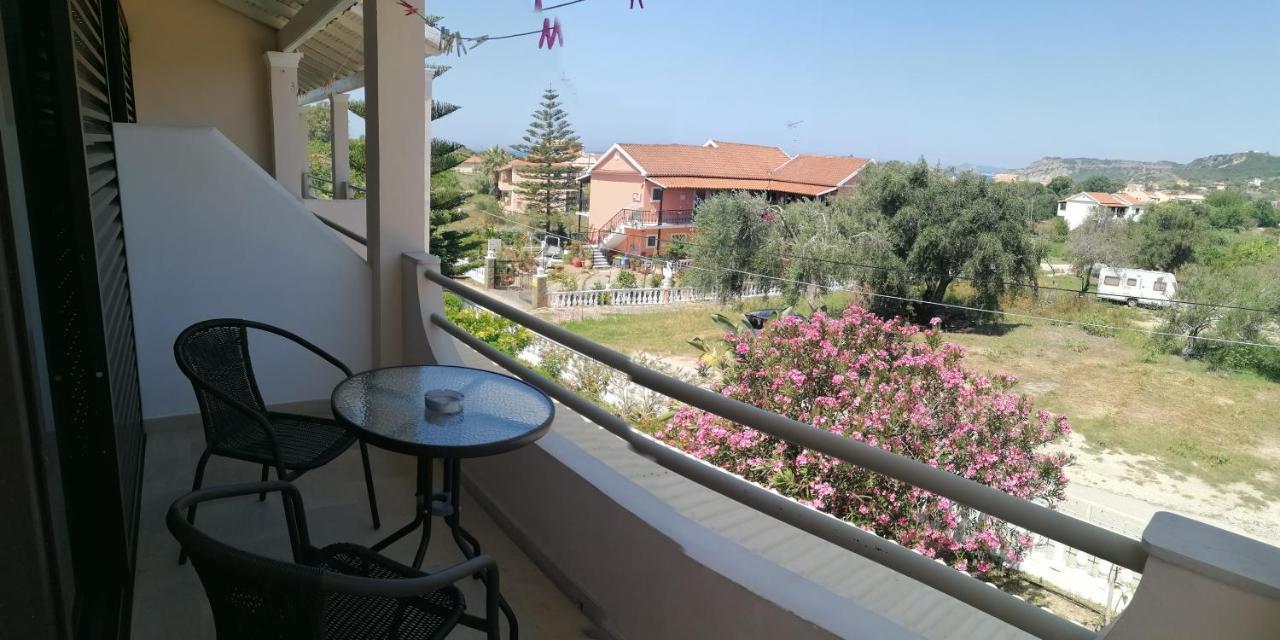 Makis Apartments อาร์ริลลาส ภายนอก รูปภาพ