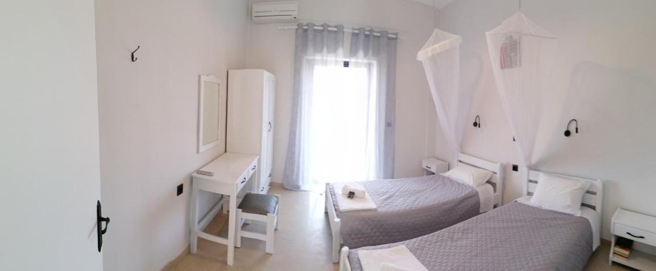 Makis Apartments อาร์ริลลาส ภายนอก รูปภาพ