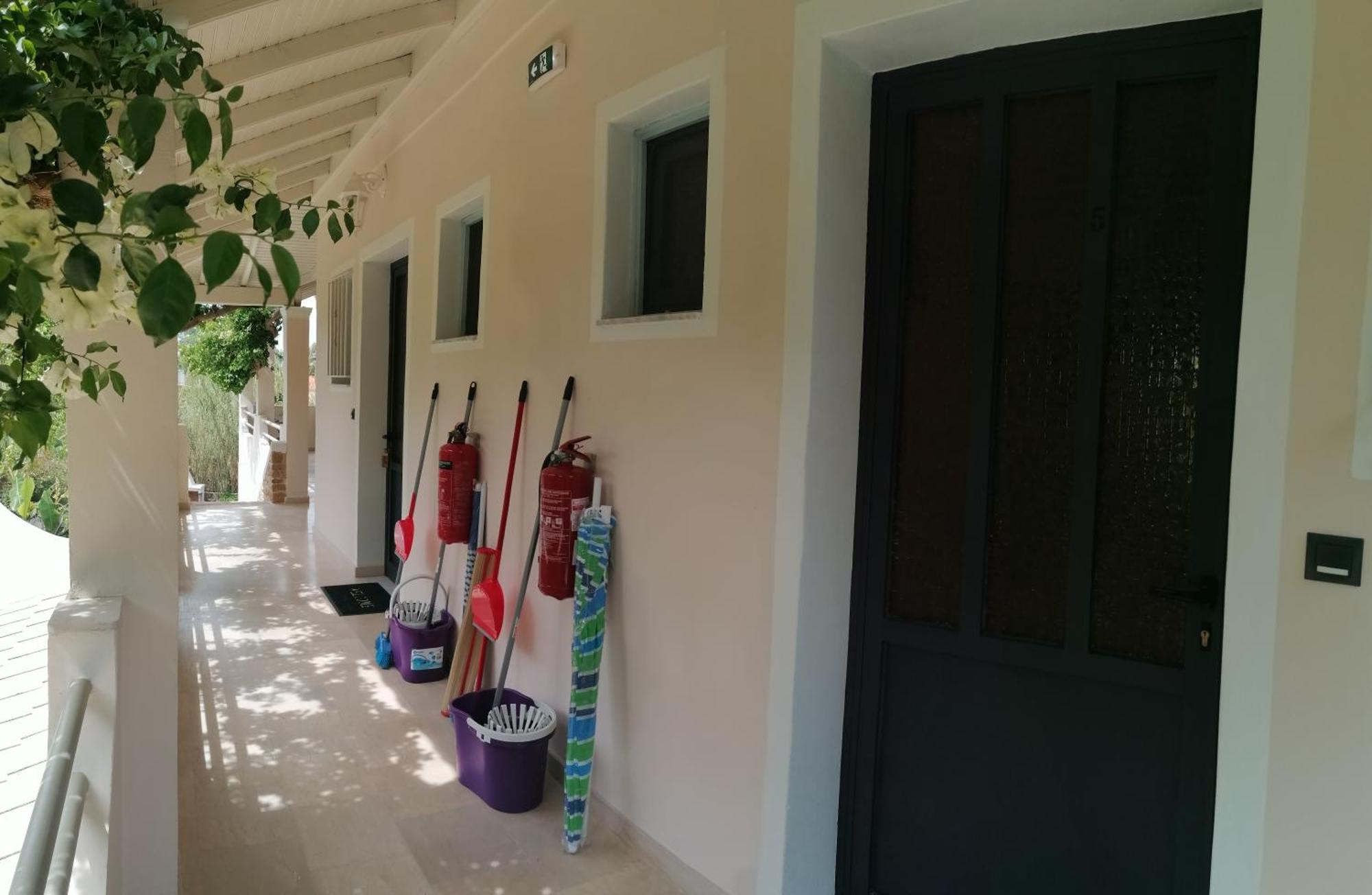 Makis Apartments อาร์ริลลาส ภายนอก รูปภาพ