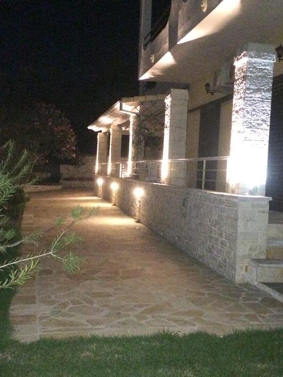 Makis Apartments อาร์ริลลาส ภายนอก รูปภาพ