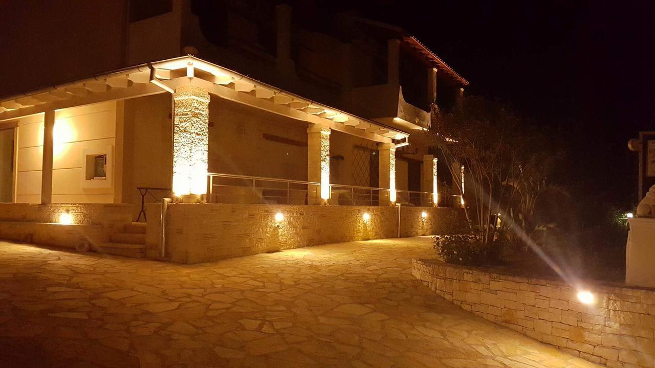 Makis Apartments อาร์ริลลาส ภายนอก รูปภาพ